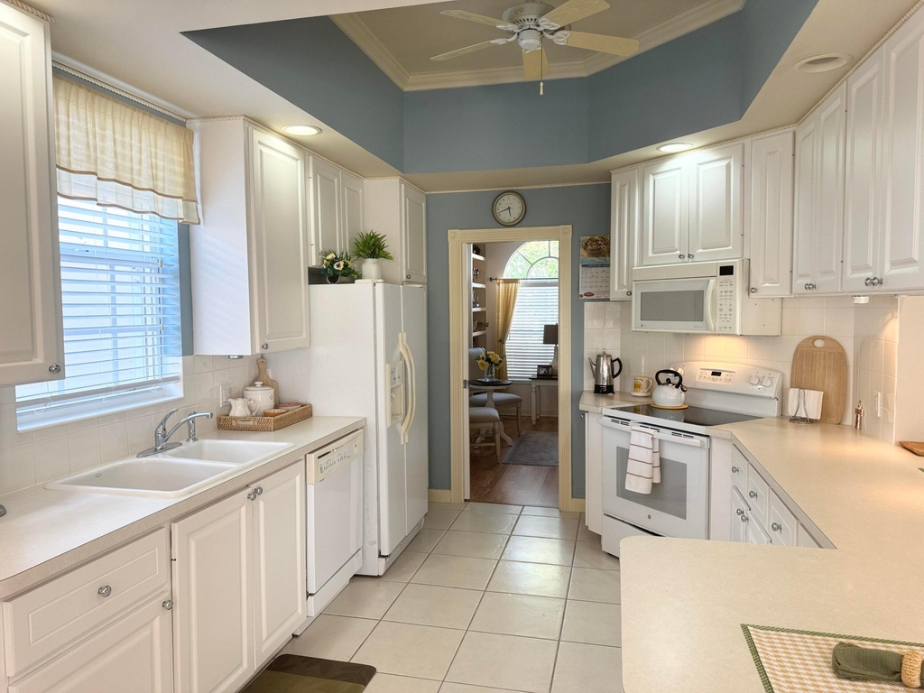 8262 Dominica Place - Photo 10