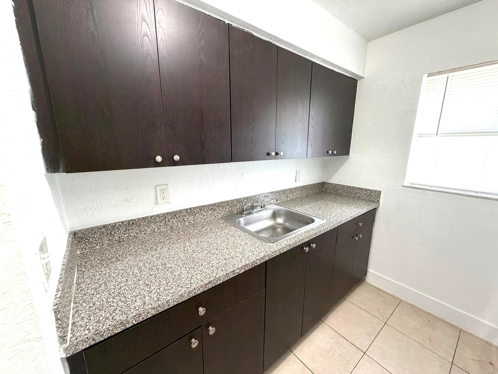 2121 Davie Boulevard - Photo 7