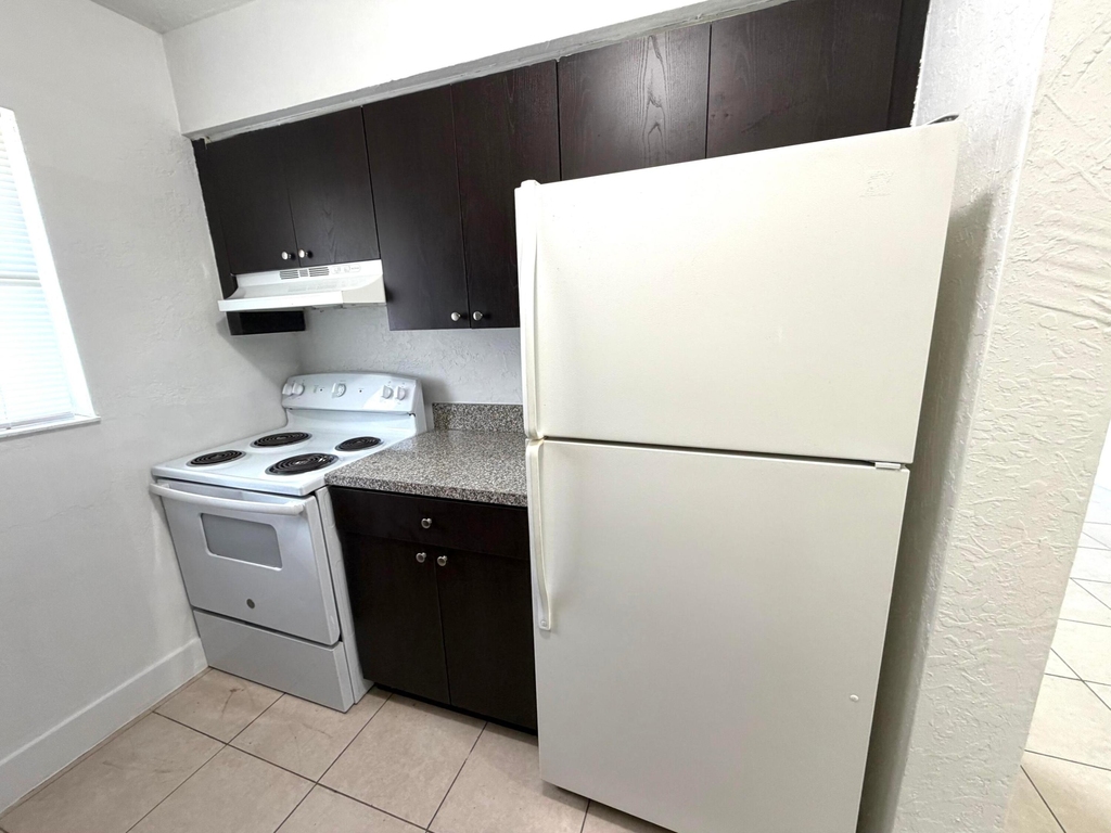 2121 Davie Boulevard - Photo 6