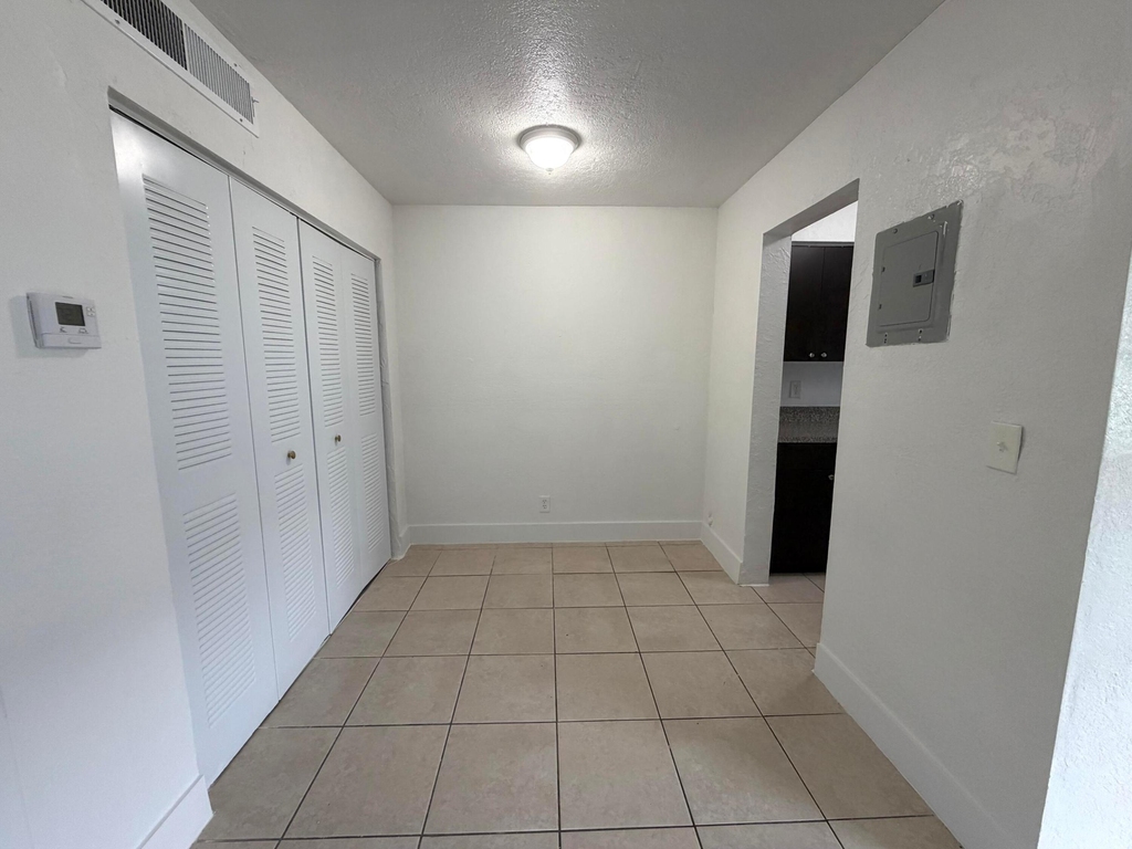 2121 Davie Boulevard - Photo 3