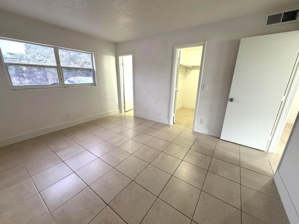 2121 Davie Boulevard - Photo 9