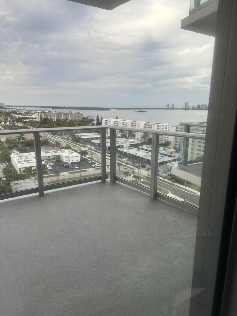 220 Lake Shore Drive - Photo 2