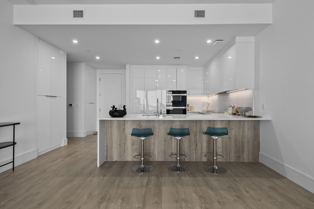 220 Lake Shore Drive - Photo 4