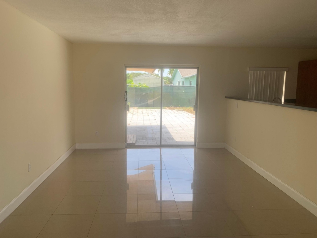 9640 Sw 1st Place - Photo 2