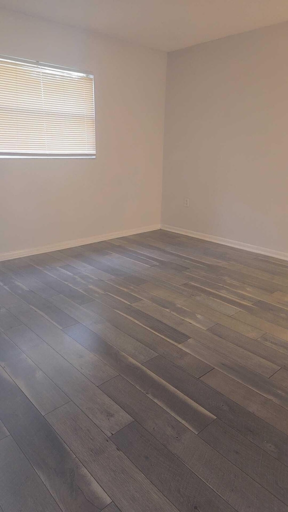 4111 Stirling Road - Photo 14