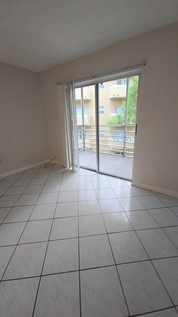 4111 Stirling Road - Photo 5