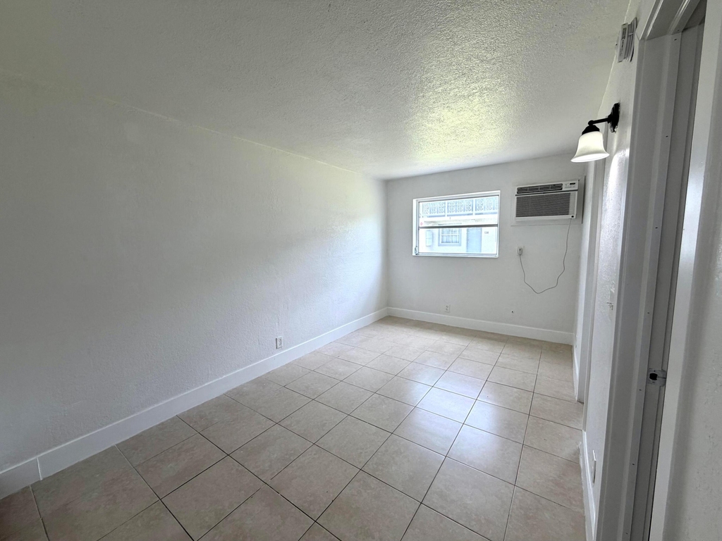 2119 Davie Boulevard - Photo 4