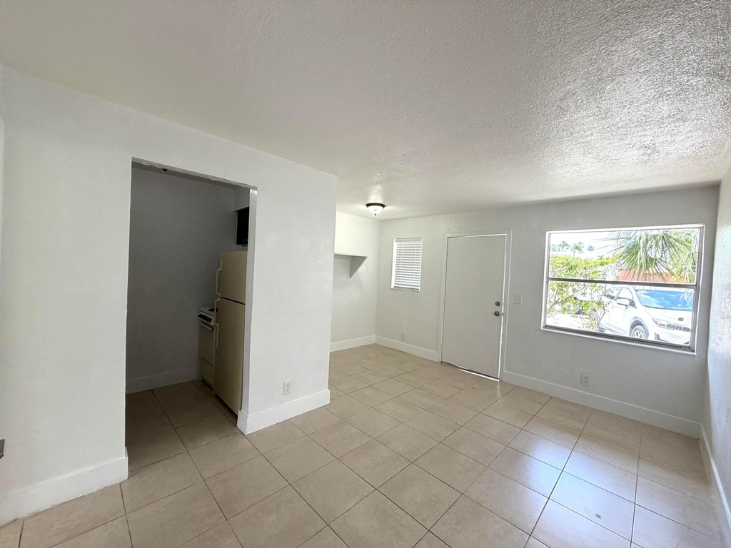 2119 Davie Boulevard - Photo 1