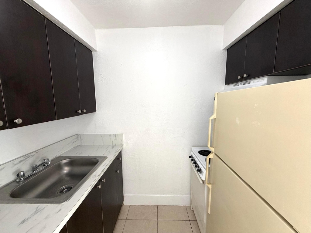 2119 Davie Boulevard - Photo 2