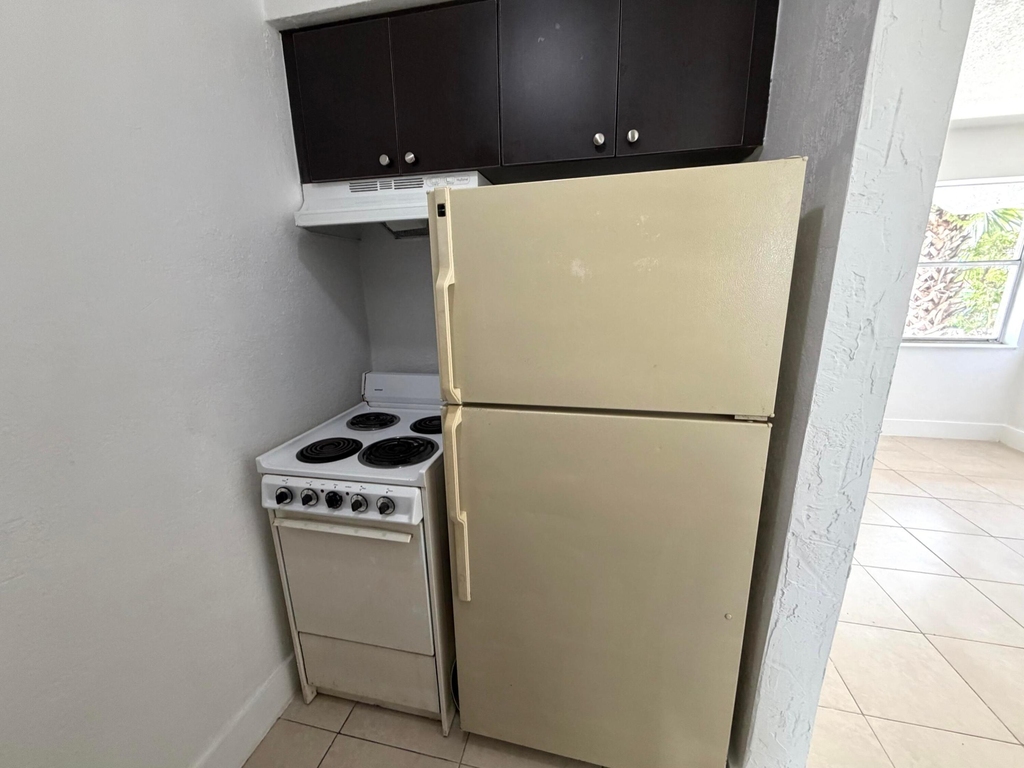 2119 Davie Boulevard - Photo 3