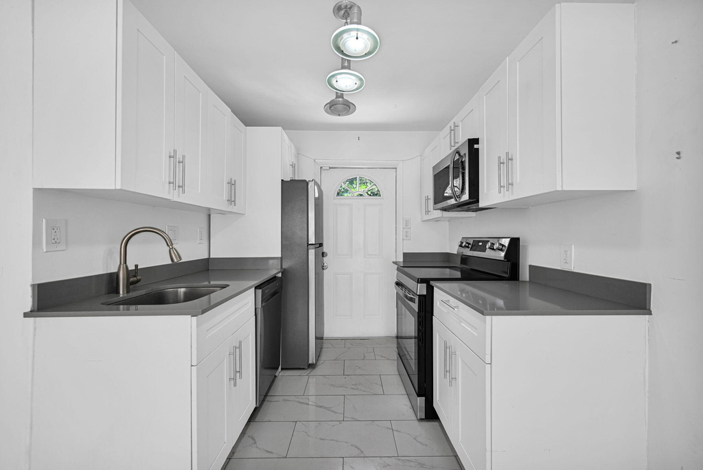 2933 Ne 12th Terrace - Photo 7