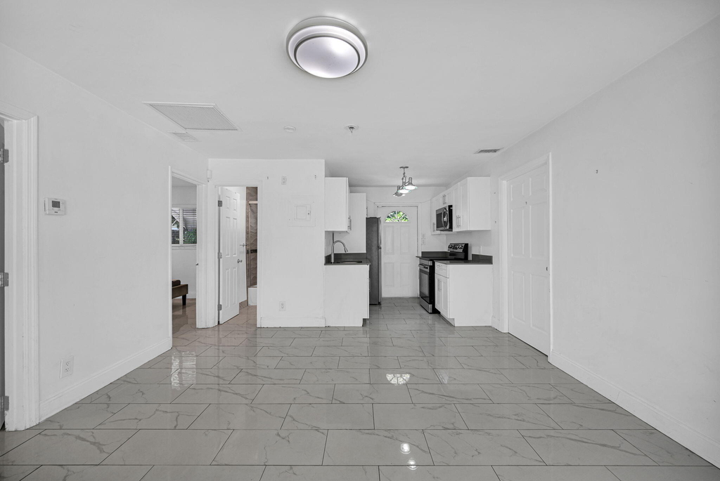 2933 Ne 12th Terrace - Photo 3