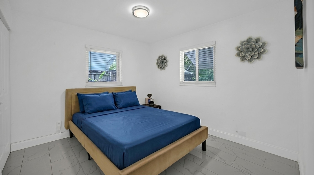 2933 Ne 12th Terrace - Photo 4