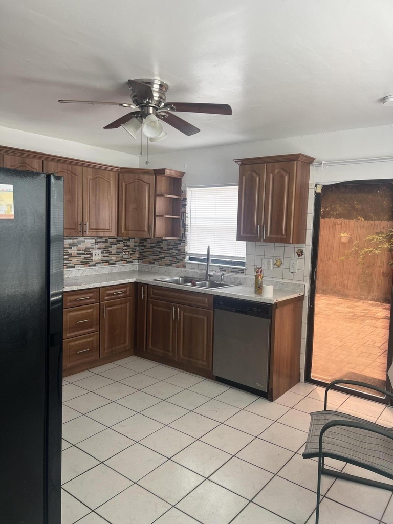 57 Peachtree Place - Photo 3