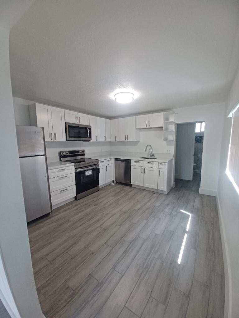 24 Sw 13th Street - Photo 2