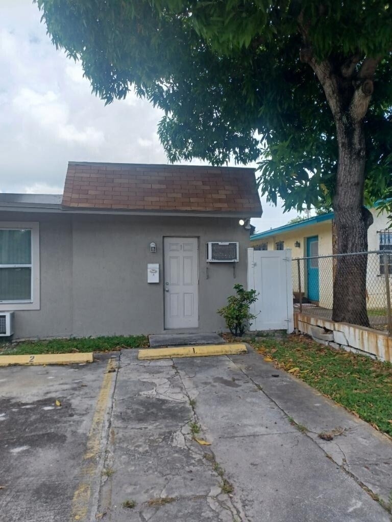 24 Sw 13th Street - Photo 3