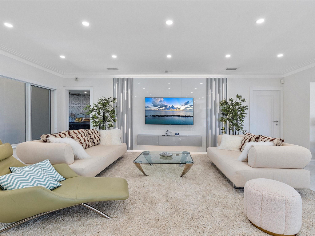 207 Royal Palm Drive - Photo 7