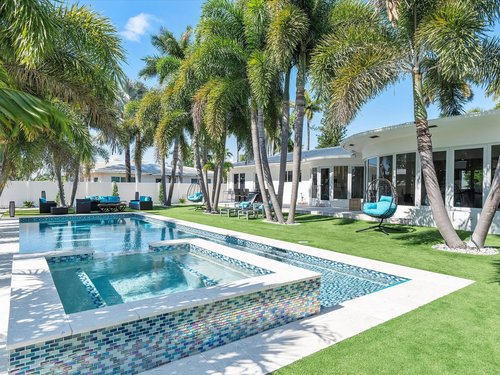 207 Royal Palm Drive - Photo 1