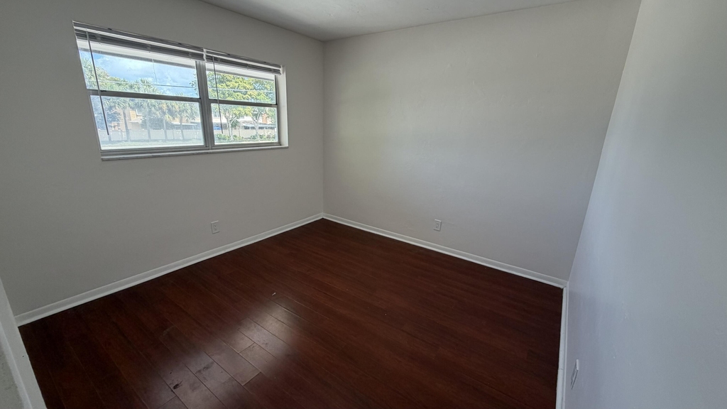 4061 Nw 9th Avenue - Photo 3