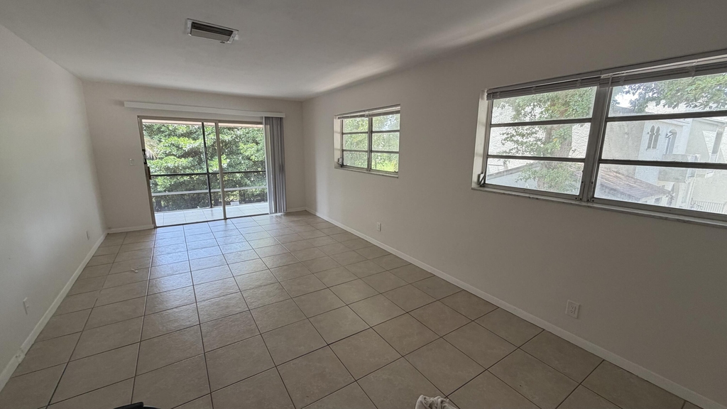 4061 Nw 9th Avenue - Photo 8
