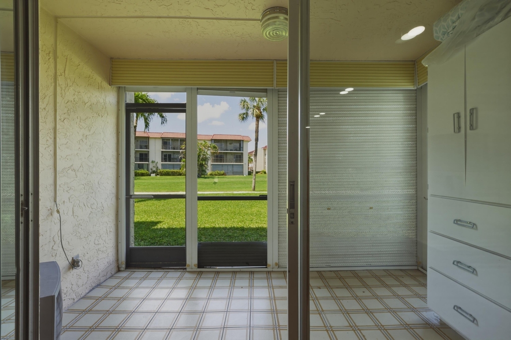 371 S Hollybrook Drive - Photo 16