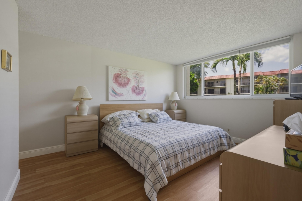 371 S Hollybrook Drive - Photo 2