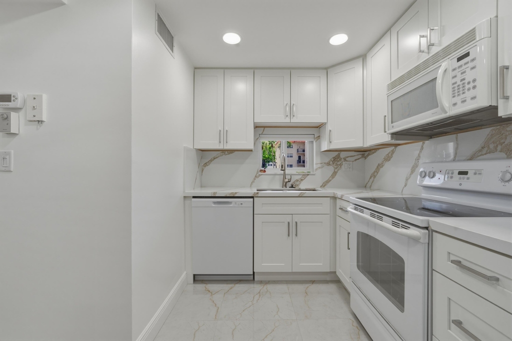 371 S Hollybrook Drive - Photo 10