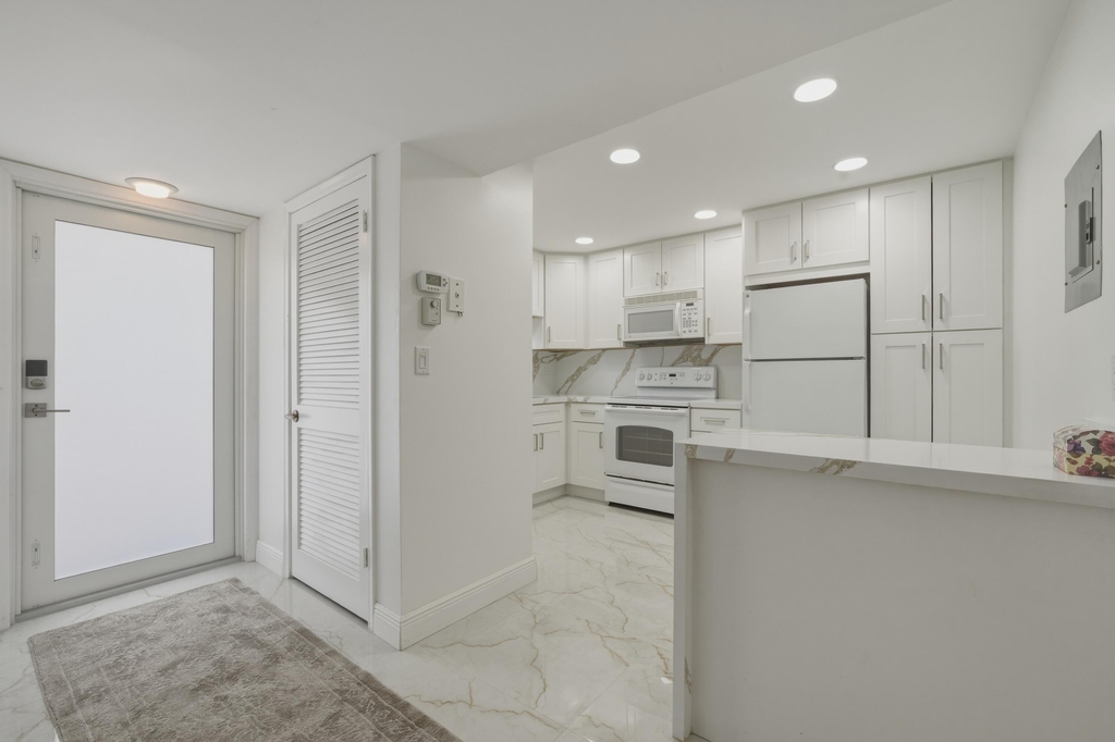 371 S Hollybrook Drive - Photo 9