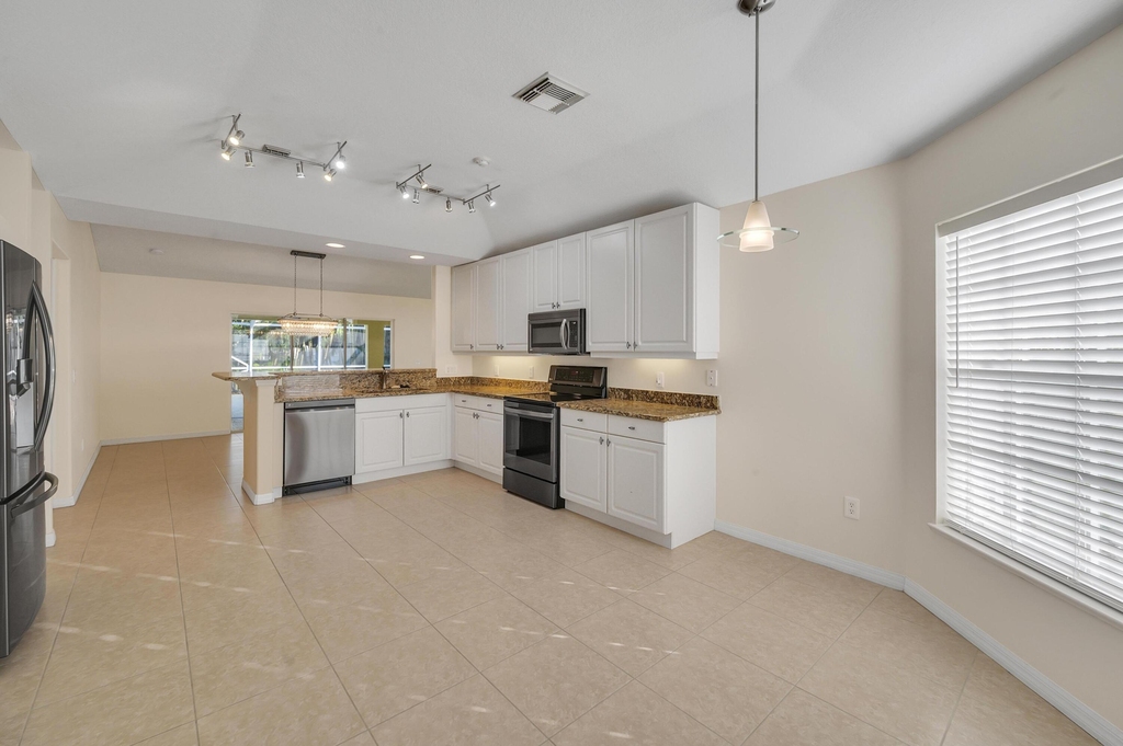 4209 Sw Mcclellen Street - Photo 11