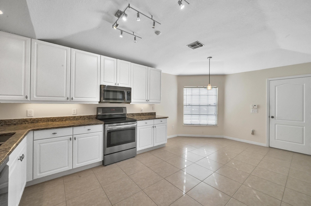 4209 Sw Mcclellen Street - Photo 8
