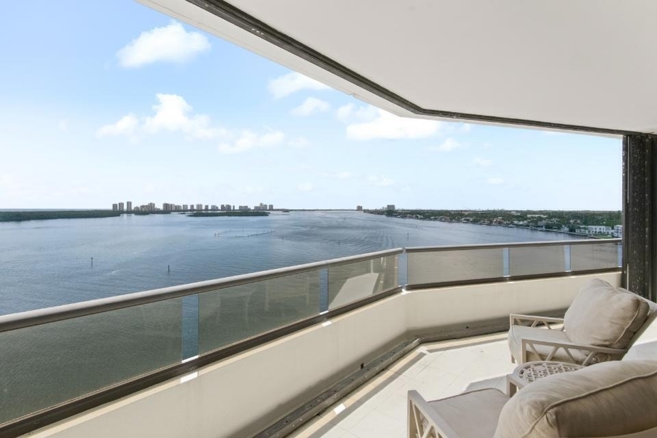 100 Lakeshore Drive - Photo 2