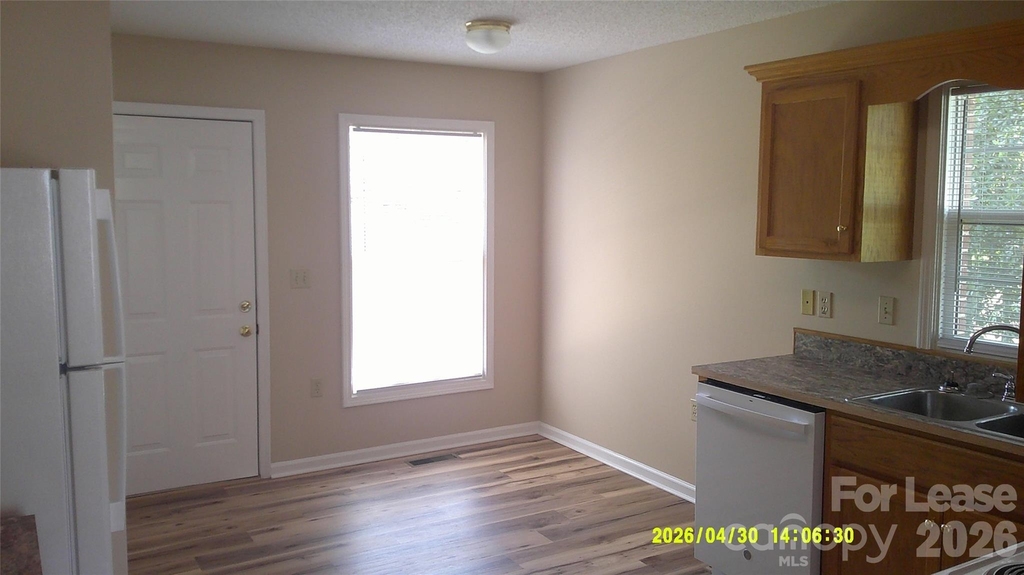 496 23rd Avenue Drive Ne - Photo 3