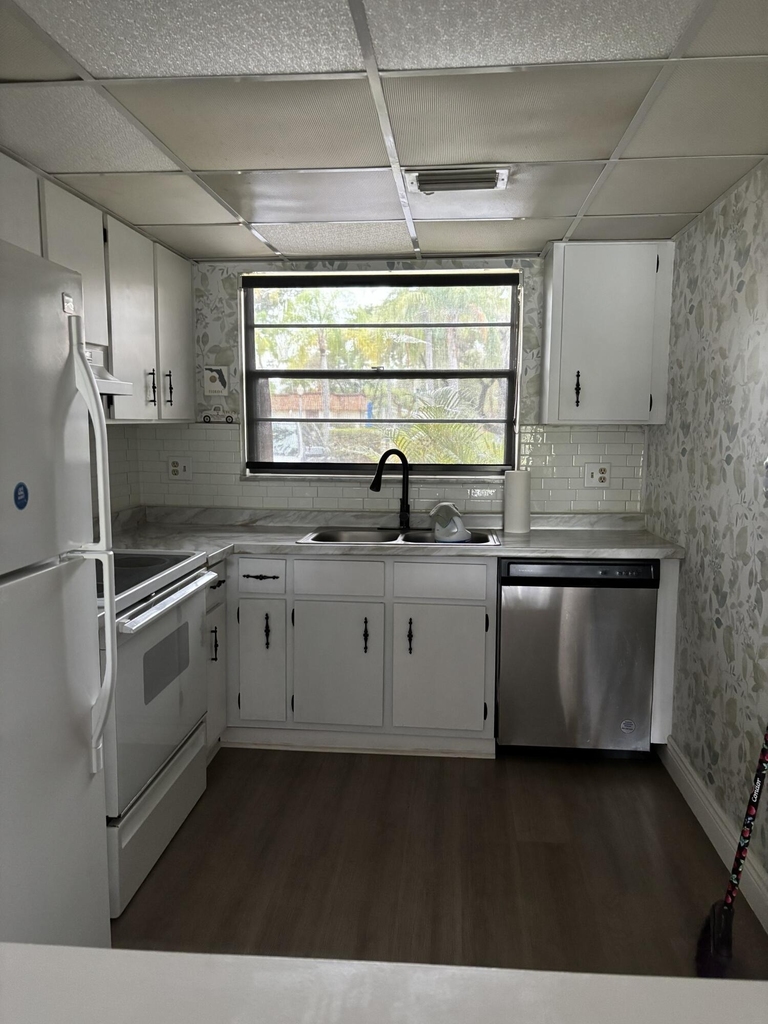 2153 N 14th Avenue - Photo 1