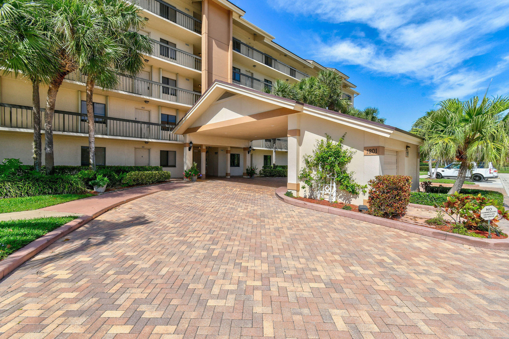 1201 Seafarer Circle - Photo 17
