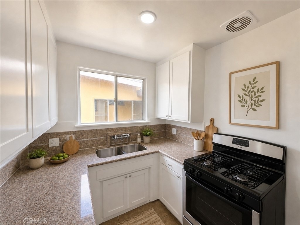 8706 Parthenia Place - Photo 2