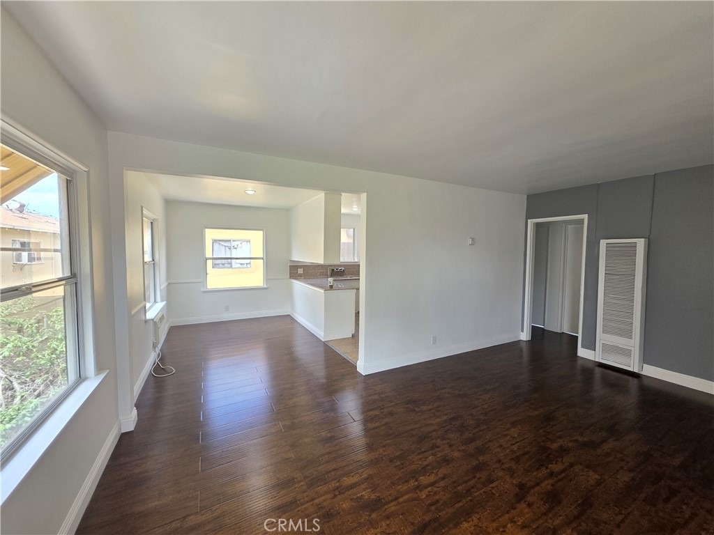 8706 Parthenia Place - Photo 6