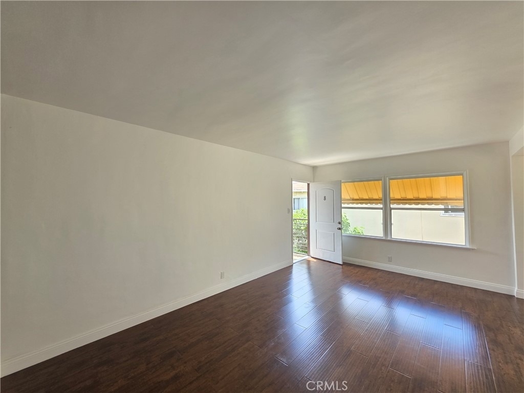 8706 Parthenia Place - Photo 9