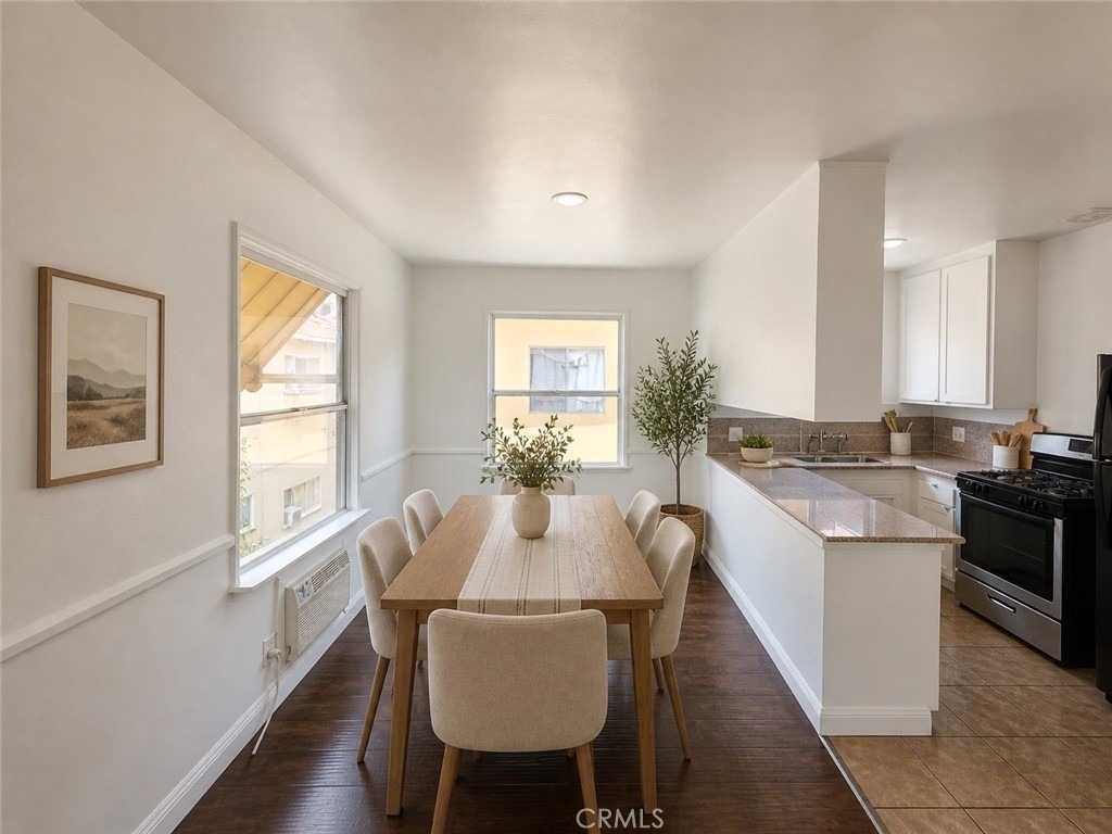 8706 Parthenia Place - Photo 1