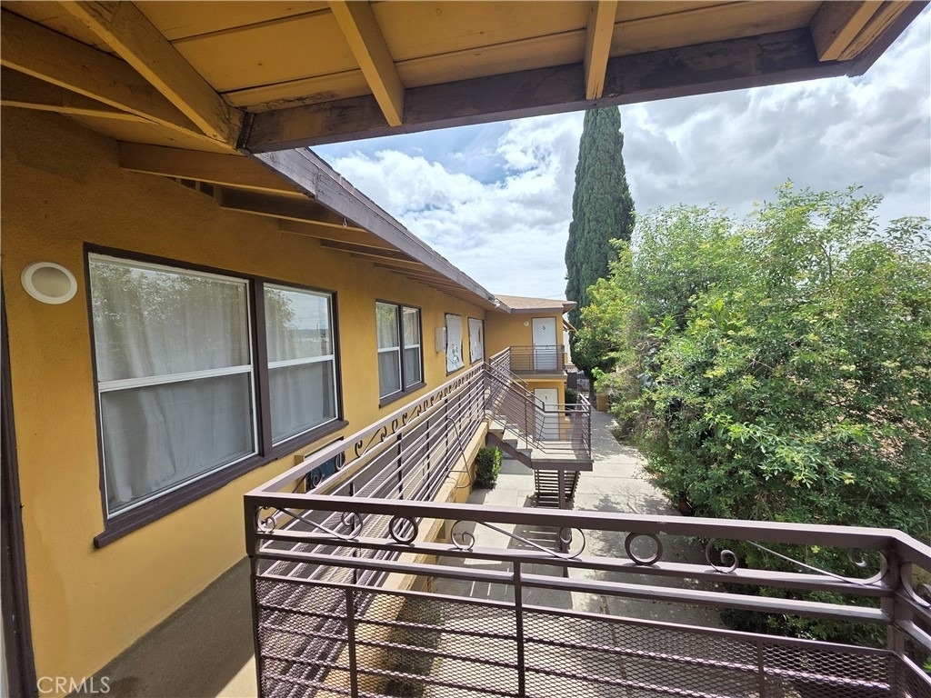 8706 Parthenia Place - Photo 13