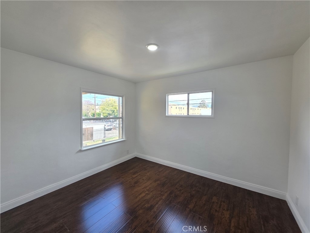 8706 Parthenia Place - Photo 10