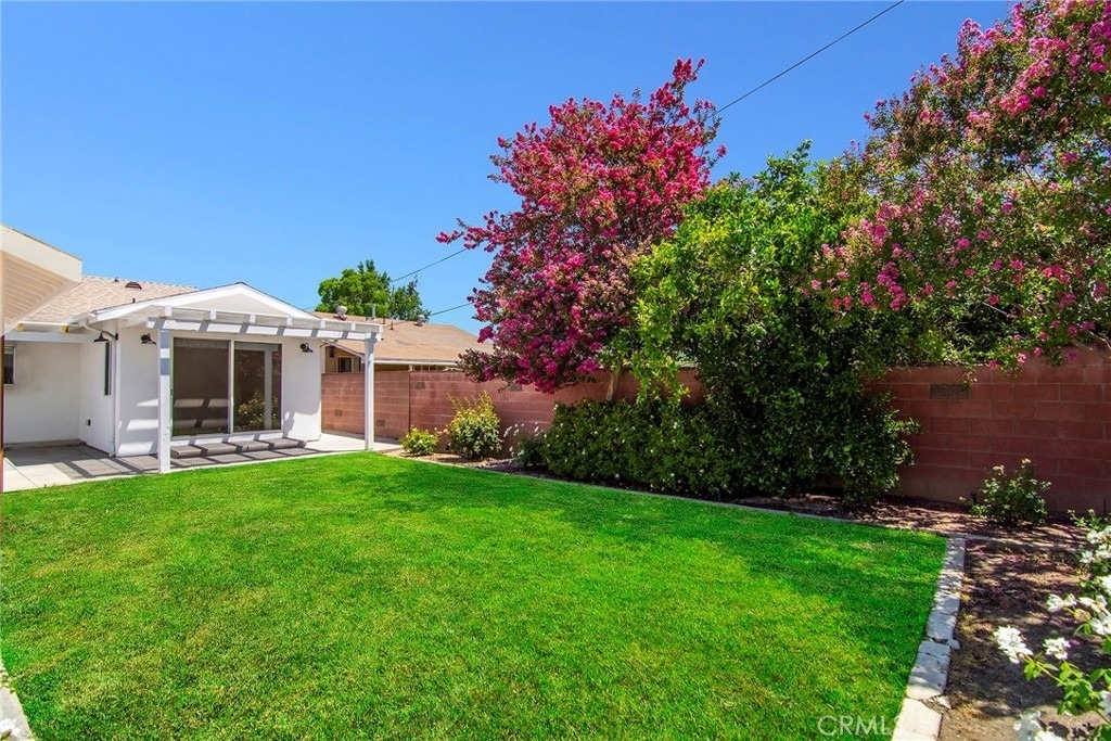 22446 Berdon Street - Photo 15