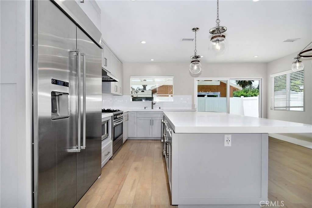 22446 Berdon Street - Photo 6
