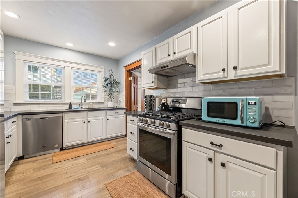 736 Redondo Avenue - Photo 2