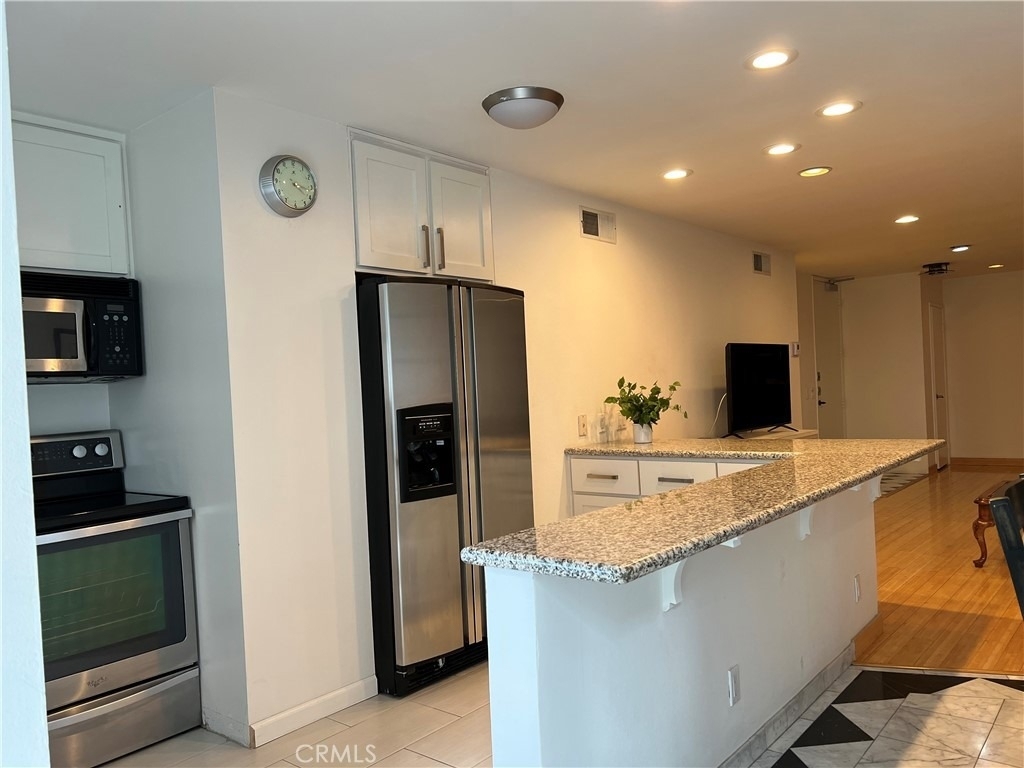 10747 Wilshire Boulevard - Photo 11