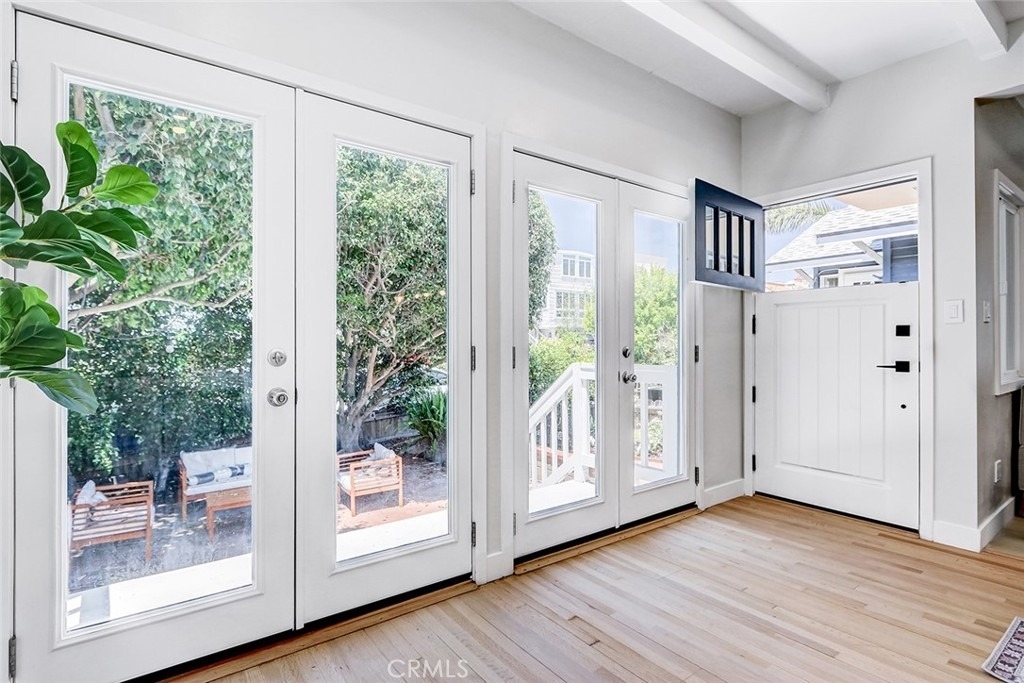 216 Monterey - Photo 1
