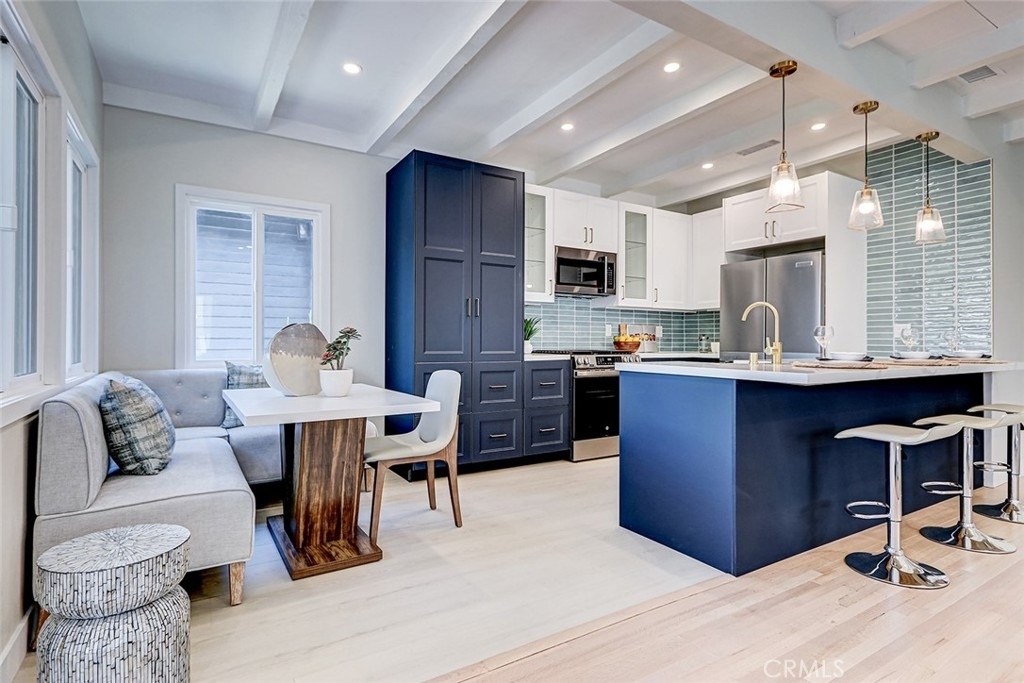 216 Monterey - Photo 3
