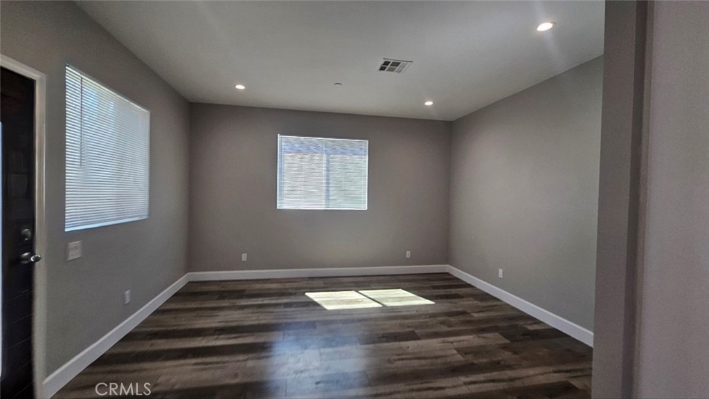 1536 E 87th - Photo 2