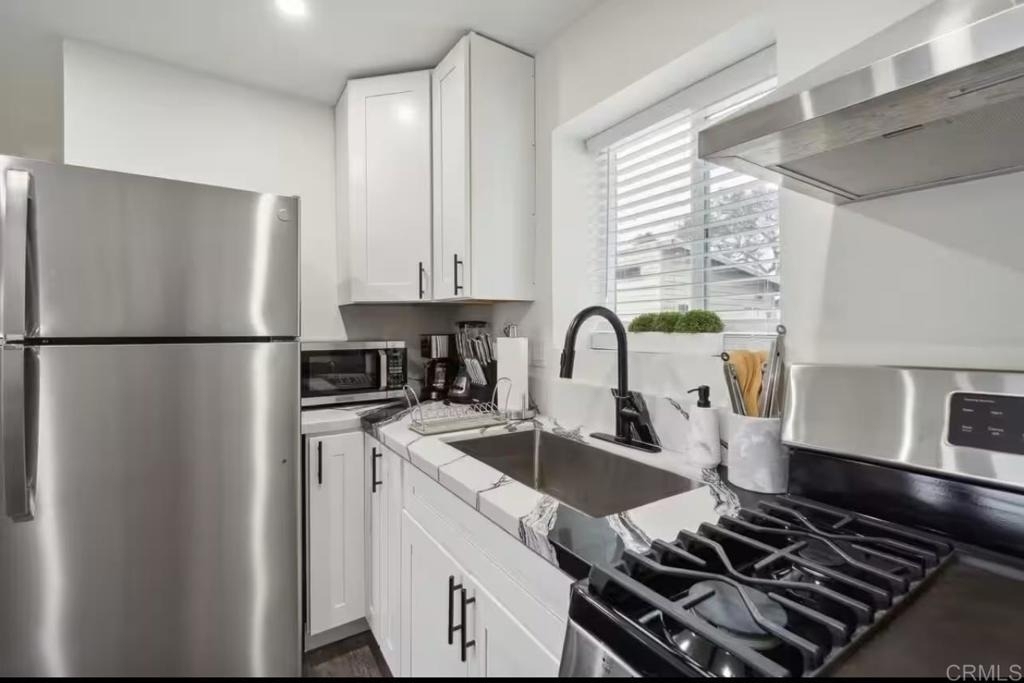 2032 Kearney Ave - Photo 4