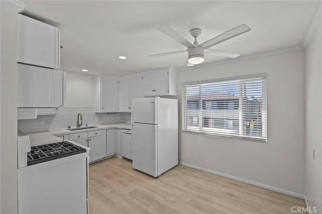 3027 E 3rd Street - Photo 6