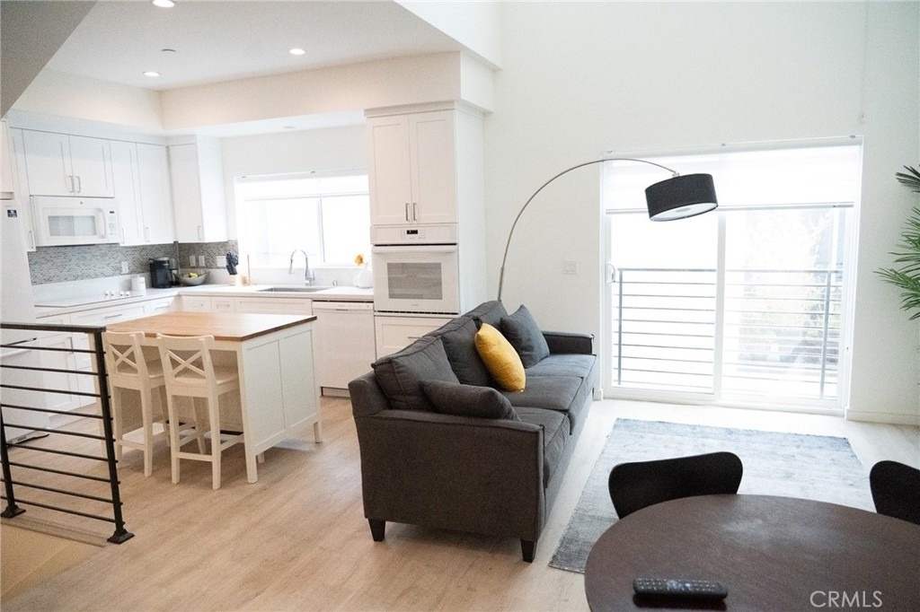 1187 Crenshaw Boulevard - Photo 16